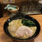 Yokohama Ie Keira-Men Yokohama Dou - 横浜ラーメン730円(半熟卵は開店記念クーポンクーポン)