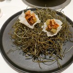 アニエルドール - 和牛削り節と子持ち昆布をワイルドライスに乗せたもの