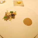 アニエルドール - 真名鰹、剣先イカ、アオリイカ、百合根のロースト しらすのソース