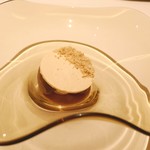 アニエルドール - 栗のムース、巨砲のコンポート、チョコレートアイス