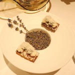 アニエルドール - ラベンダーのフィナンシェにリコッタチーとブルーベリー