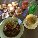 TREE by NAKED tajimi - 瑞浪ボーノポークのカレー（小皿2品前菜付き）税込1188円＋ドリンク・スープセット税込378円 2017.10.28撮影