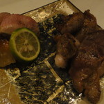 鶏割烹 ならや - 季節のコース5800円・④焼物3種・左大和肉鶏ソリレス・右手前倭鴨ロース・右奥倭鴨皮身