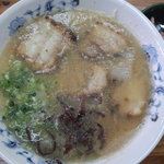 ラーメン無法松 - 極上系緻密設計ラーメン！ｽｰﾌﾟは基本茶色いが白く見えるのはｷﾒ細かな脂の層！
