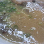 ラーメン無法松 - この溶け込み層を成すキメの細かな脂の微細粒が素敵！星屑のようだ！