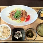 ロハスカフェダイニング クレソン - 豚肉と春玉ねぎの生姜炒め