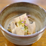 villa del nido - ドルチェ：地元産の蜂蜜、自家製のフロマージュブラン。セモリナ粉のガレット、抹茶のクランブル