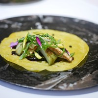 Chi-Fu - 月: カボチャのクレープ 北京ダック 揚げ湯葉 万願寺とうがらし 菊の花