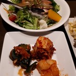 ワンカルビ - サラダ・キムチ盛り合わせ