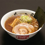 むつみ屋 - こってり煮干醤油味。むつみ屋の原点のらーめんです。