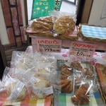 山里の自然なパン　エンゼル - 店内ではじっくりと熟成された無添加の生地を一個一個手作業で丸め、丁寧に焼き上げた様々なパンを販売されてます。