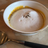 ダン ル シエル - クリーミーなスープ上の塩がアクセントになって2度うまい。