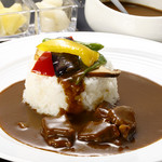 The deep flavor of the slow-cooked dish is appealing! "Taisho Roman Beef Curry"