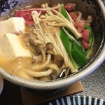 うえだや - お肉は５枚も入ってるすき焼き鍋