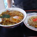 清誠 - ラーメンセット850円。ラーメンと半チャーハンのセットです。