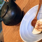 そばの実 一閑人 - デザートの牛乳豆腐黒蜜かけ