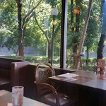 ハングリータイガー - 木々に囲まれたお店なんです。