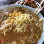 ふじみ食堂 - 手打みそラーメンの極太平打ち麺