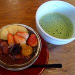 うぶすな - ＜2011年4月＞自家製黒蜜寒天　蕎麦湯でたてた抹茶付き735円