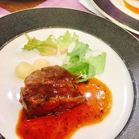 ビュッフェ＆カフェレストラン ナイト＆デイ - サーロインステーキ トリュフソース コーンクリームのニョッキ添え