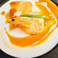 ビュッフェ＆カフェレストラン ナイト＆デイ - マリネサーモンのソテー 小海老添え アメリケーヌソースとヴェルモットソース
