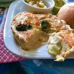 こまものや - えびとブロッコリーのクリームリゾットのキッシュ