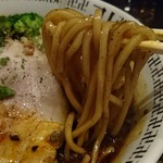 スパイス・ラー麺 卍力 - 麺… この麺、スープによく絡みます