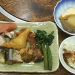 Shimizu Sushiten - お総菜バイキング1巡目