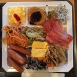 Hoteru Guran Via Wakayama - ランチプレート（九つ仕切り）接写。和洋多彩なメニューから、それこそ好きなきなだけ戴けるバイキング形式の朝食である。