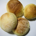 丸十ベーカリー - プチメロンパン４個８０円