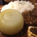 ブルックスカレー食堂 - 玉ねぎがごろんと丸ごと1つ！！！