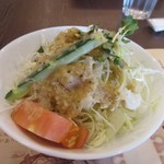 Fujikura - 最初にランチのサラダが運ばれて来ました、サラダは特製ドレッシングのかかった野菜サラダです。
                      