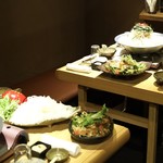 谷上笑店 - テーブル席