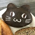 ブレッド ストーリー - 黒猫チョコクリームパン 220円