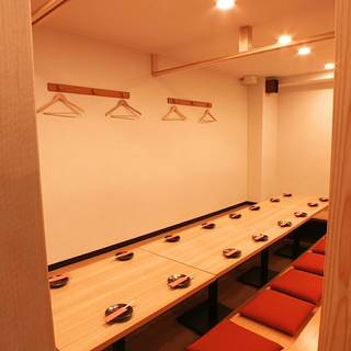 We have private rooms with horigotatsu seating for 4 to 40 people!