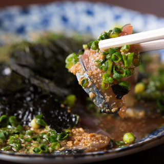 We also offer a wide variety of Hakata dishes such as Motsu-nabe (Offal hotpot), Hot Pot, and sesame mackerel.