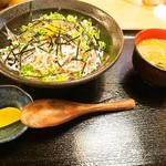 きんちゃく家 - 生しらすと釜揚げしらすハーフ丼