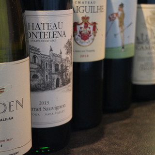 We always stock 100 types of wine, mainly from France.