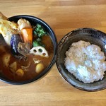 スープカレーMERy - チキンスープカレー、1100円です。