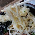 手打うどん くうかい - 最初は肉の汁だけで食べるのも乙です。