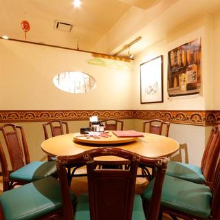 最大50名様まで可能な円卓ありの広々とした個室