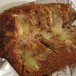 お家でフーガスにチーズを溶かして頂きました(^O^)