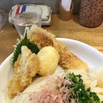 讃岐うどん　志成 - ちくわ天、とり天、半熟卵天、大葉天