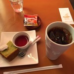 カフェ フジミ - アイスコーヒー+シフォンケーキ+ゼリー+豆菓子→￥380！