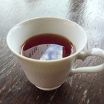 コマグラ カフェ - 屋久島の和紅茶 600円
            