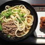 大介うどん - うどんとそばの合い盛。 (黒の器) 400円
唐揚げ 60円   ネギ 10円