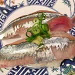 廻鮮寿司 塩釜港 - 私は「秋刀魚」をチョイス！！
