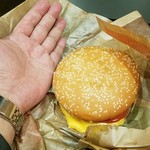 バーガーキング - 手のひらより遙かにデカい！！