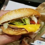 バーガーキング - 溶けたチーズが食欲をそそる