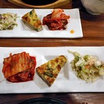 コッテジ - 「牡蠣入り豆腐チゲ 夜セット」のおかず